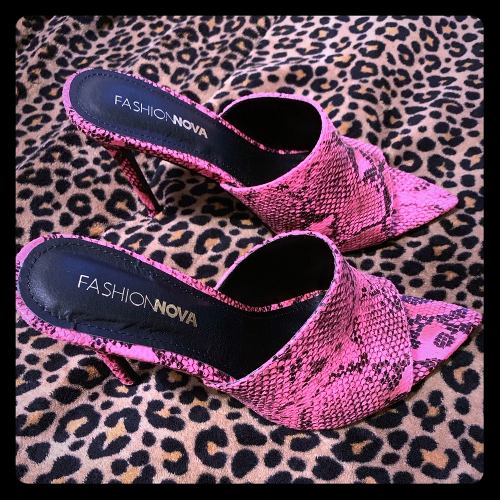 Hot pink snake skin shoes!!